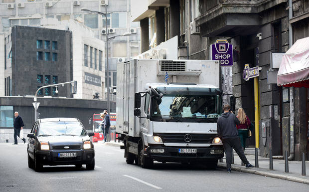Само возила до 3,5 тона кроз пешачку зону: Камиони тежи од прописаног дању не могу да саобраћају прометним улицама